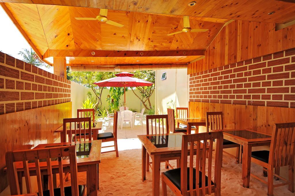Arena Lodge Sky Maafushi Exterior photo