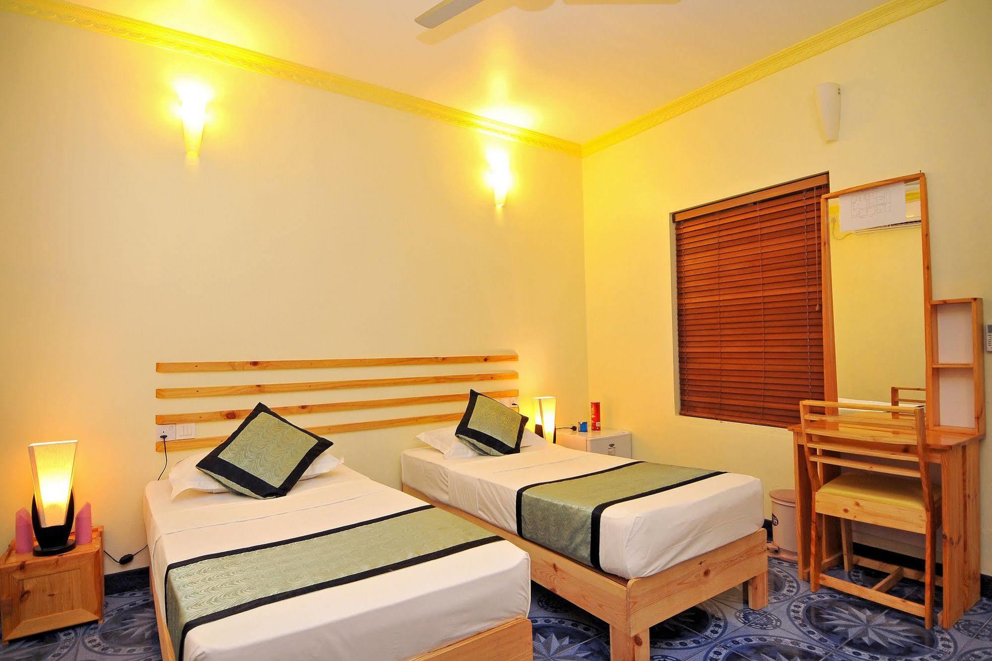 Arena Lodge Sky Maafushi Exterior photo