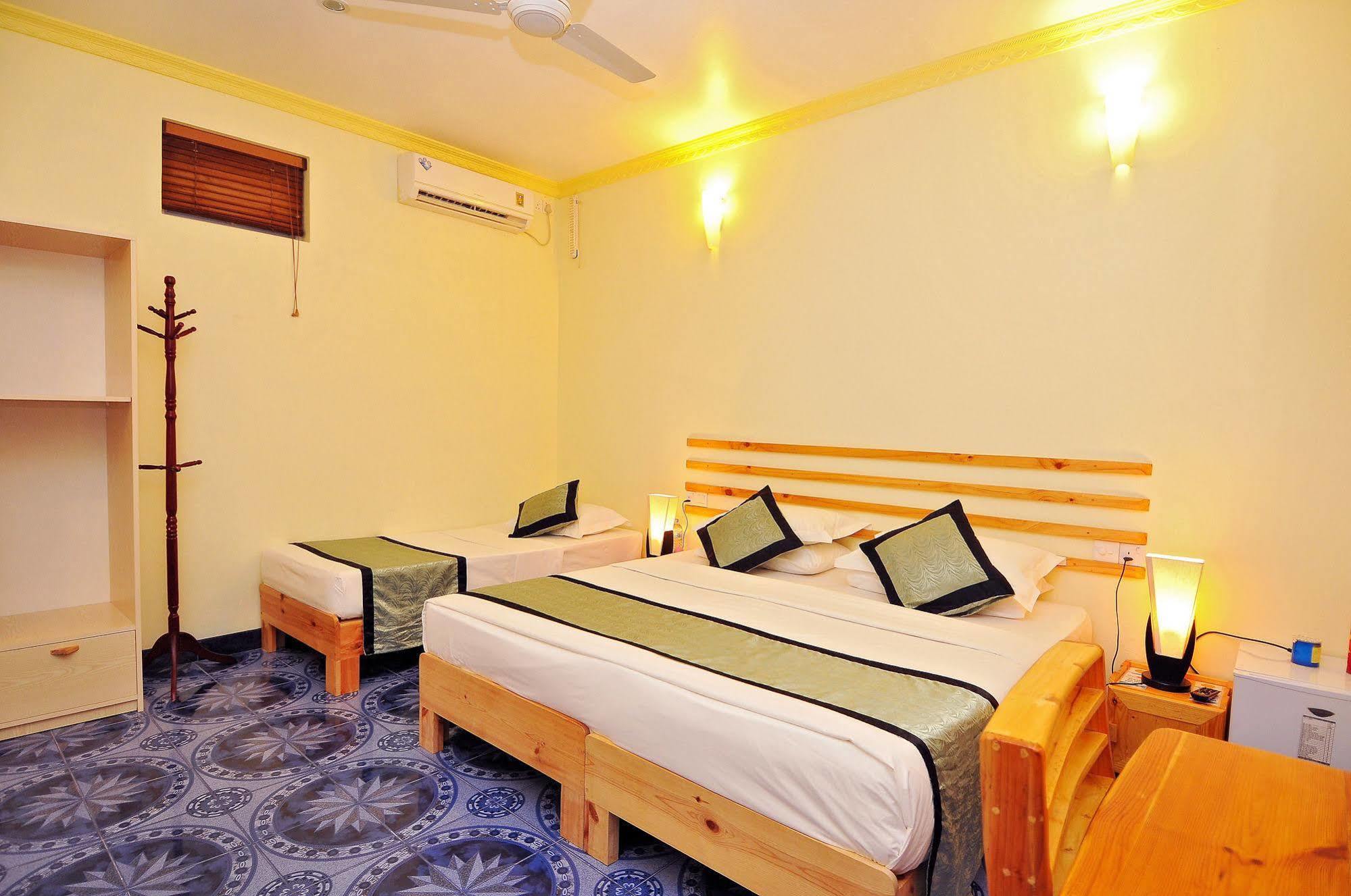 Arena Lodge Sky Maafushi Exterior photo