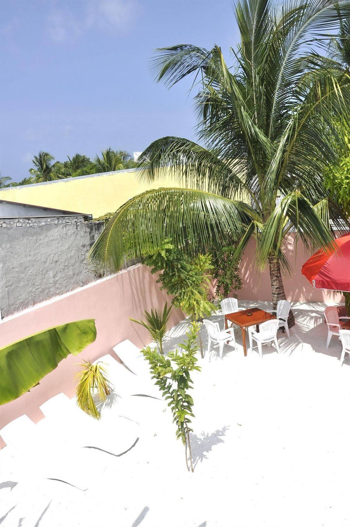 Arena Lodge Sky Maafushi Exterior photo